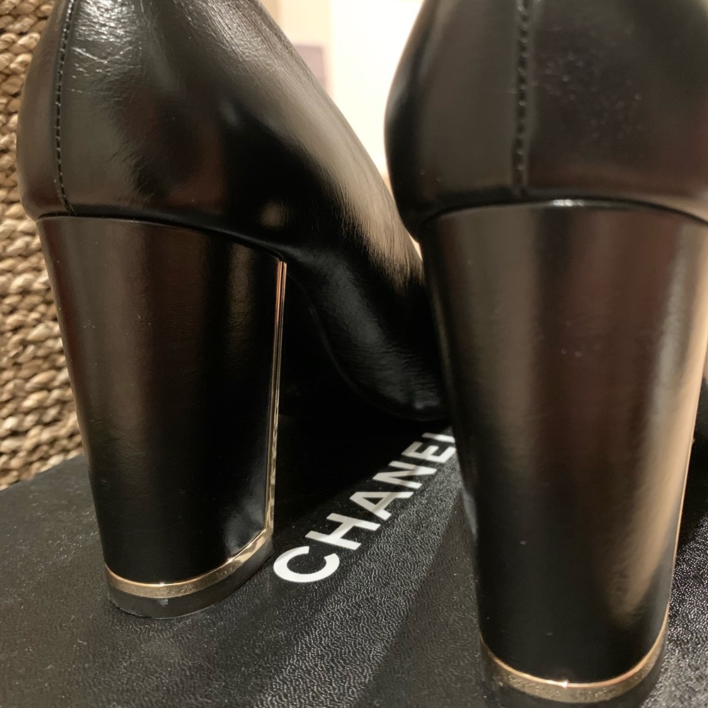 Chanel pumps calf skin